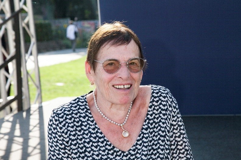 Foto von Dr. Renate Werwigk-Schneider bei der Gedenkveranstaltung zum Mauerbau